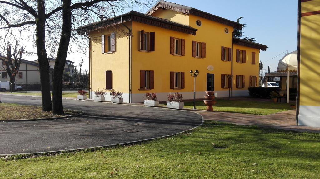 Corte Degli Estensi Формиджине Екстериор снимка