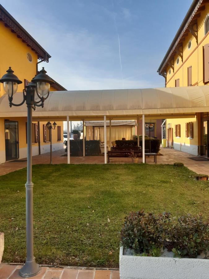 Corte Degli Estensi Формиджине Екстериор снимка